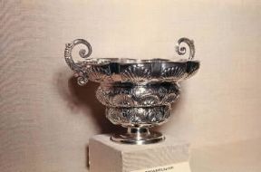 Argento. Tazza d'argento portoghese (Londra, Victoria and Albert Museum).De Agostini Picture Library/C. Bevilacqua