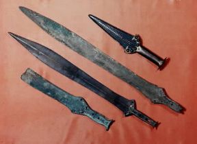 Bronzo. Pugnale e spade provenienti da Villeneuve-Saint -Georges (Saint-Germaine-en-Laye, MusÃ©e des AntiquitÃ©s Nationales).De Agostini Picture Library