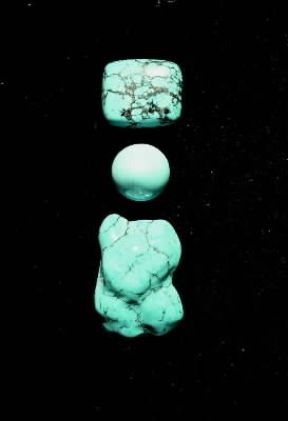 Pietra. Un esempio di gemma giÃ  lavorata e pronta per essere montata: turchesi.De Agostini Picture Library/C. Bevilacqua