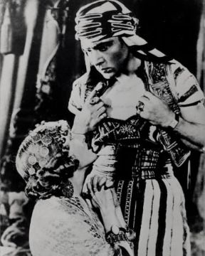 Attore. Rodolfo Valentino.De Agostini Picture Library