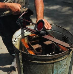 Apicoltura. Smielatura a centrifuga.De Agostini Picture Library/ 2 P