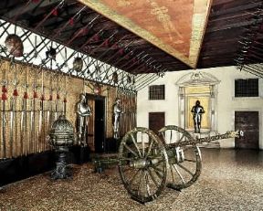 Colubrina leggera con canna lavorata (Venezia, Palazzo Ducale).De Agostini Picture Library / G. Dagli Orti
