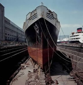 Carenaggio. Nave nel bacino di carenaggio per i lavori di manutenzione.De Agostini Picture Library