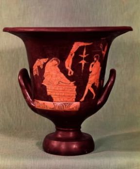 Alcmena raffigurata con Anfitrione in un cratere apulo (Taranto, Museo Archeologico Nazionale).Taranto, Museo Archeologico Nazionale