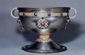 Calice di Ardagh della fine del sec. VII (Dublino, National Museum).De Agostini Picture Library