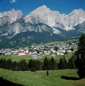 Cadore. Una veduta di San Vito di Cadore.De Agostini Picture Library
