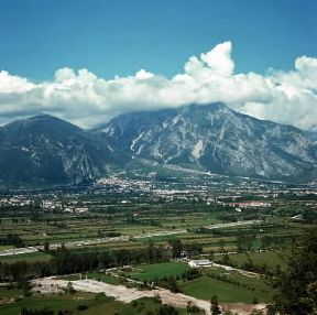 Conoide di deiezione nella valle del Tagliamento.De Agostini Picture Library