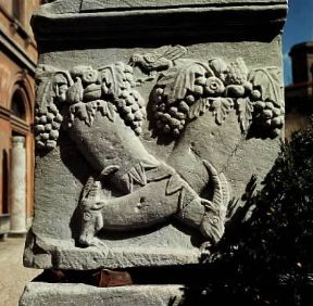 Cornucopia. Bassorilievo romano raffigurante due cornucopie (Roma, Museo Nazionale Romano).De Agostini Picture Library