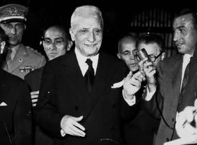 Enrico De Nicola (al centro).De Agostini Picture Library