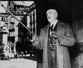 Vittorio De Sica . L'oro di Napoli (1954).De Agostini Picture Library