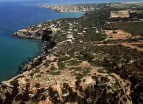 Attica. Veduta di un tratto di costa.De Agostini Picture Library / Pubbliaerfoto