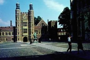 Eton. Uno dei cortili del College of the Blessed Mary of Eton.De Agostini Picture Library