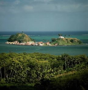 Figi. L'isolotto di Serua con il villaggio di pescatori.De Agostini Picture Library/2P