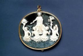 Intaglio . Cammeo con l'imperatore Augusto trasportato in trionfo sulle acque (Vienna, Kunsthistorisches Museum).De Agostini Picture Library
