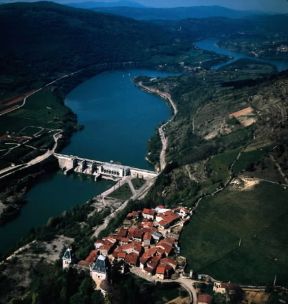 Ain. Un tratto del fiume all'altezza della diga di Poncin.De Agostini Picture Library/B. Beaujard