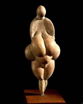 Preistoria. Calco di Venere Lespugne, il cui originale Ã¨ riferibile al Paleolitico Inferiore (Vicenza, Museo di Palazzo Chiericati).