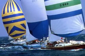 Vela. Un momento di una regata. Lo sport della vela venne incluso nei giochi olimpici nel 1932.De Agostini Picture Library
