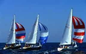 Vela. Barche a vela in regata. La prima gara si svolse nel 1622 a Londra, sul Tamigi.Archivio IDGA