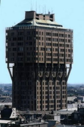 Architettura. Torre Velasca (Milano, BBPR).De Agostini Picture Library/A. Vergani