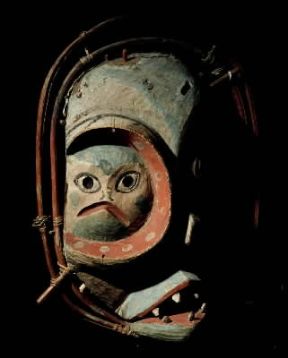 Eschimesi. Maschera grottesca in legno utilizzata nelle danze (Washington, National Museum).Washington, National Museum