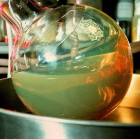 Idrocarburo . Evaporazione sottovuoto di solventi da un olio.ENI