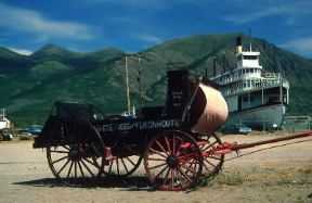 Diligenza . Vecchia diligenza un tempo in servizio sulla linea White Pass-Yukon (Canada).De Agostini Picture Library/M. Bertinetti