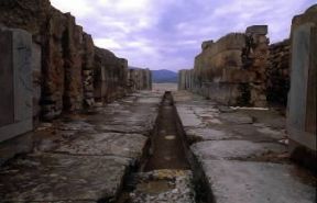 Festo. Il corridoio dei magazzini del palazzo minoico.De Agostini Picture Library/A. Vergani