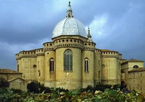 Loreto. Veduta del lato posteriore del santuario.De Agostini Picture Library/G. Berengo Gardin