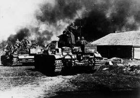 II guerra mondiale. L'avanguardia corazzata tedesca penetra nei sobborghi di Harkov.De Agostini Picture Library