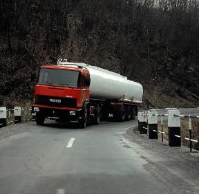 Autocisterna per il trasporto di combustibile.IVECO FIAT