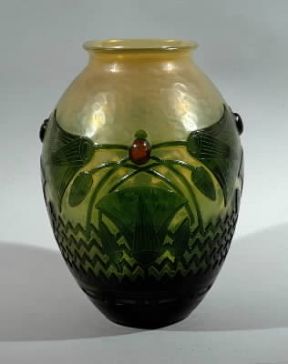 Ãˆmile GallÃ©. Vaso a corpo globulare in vetro, decorato con ninfe.De Agostini Picture Library/G. Dagli Orti