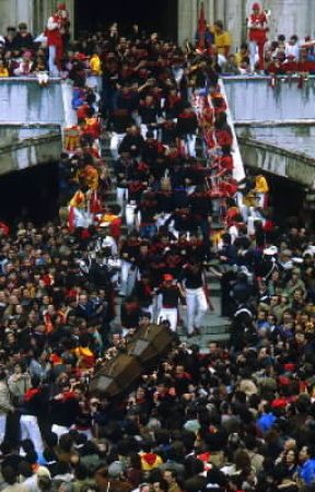 Cero. Un altro momento delle corsa dei ceri a Gubbio.De Agostini Picture Library/A. Vergani