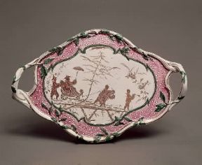 Cineseria. Vassoio italiano del sec. XVIII in maiolica con decoro cinesizzante.De Agostini Picture Library/M. Carrieri