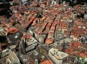 Varese. Veduta aerea della cittÃ .De Agostini Picture Library/Pubbli Aer Foto