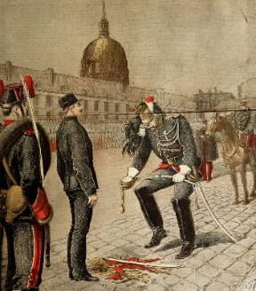 Alfred Dreyfus subisce la degradazione; illustrazione del SupplÃ©ment illustrÃ© (13 gennaio 1895).De Agostini Picture Library/G. Dagli Orti