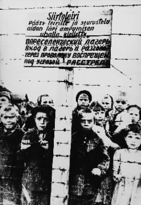 Deportazione . Bambini deportati in un lager finlandese.De Agostini Picture Library