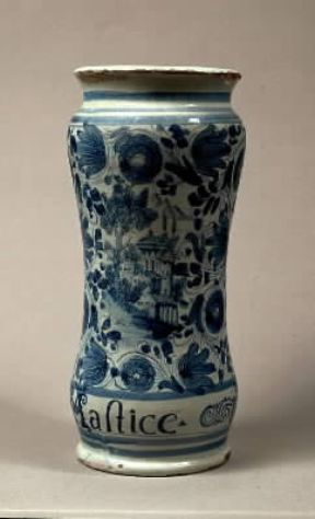 Faenza. Albarello da farmacia del sec. XVII (Napoli, Collezione privata).De Agostini Picture Library/A. Dagli Orti