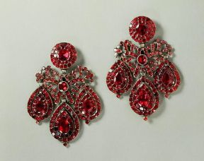 Orecchino . Orecchini spagnoli del sec. XVIII con granati rossi (Collezione Privata).Collezione Privata
