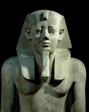 Sesostri I ritratto in una statua conservata nel Museo Egizio del Cairo.De Agostini Picture Library/G. Dagli Orti