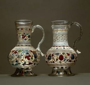 Vetro. Brocche italiane in vetro cristallino del sec. XV (Murano, Museo Vetrario).De Agostini Picture Library/A. Dagli Orti