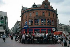 Belfast. Scene di vita quotidiana nel centro della cittÃ .De Agostini Picture Library/G. Nimatallah
