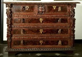 Cassettone. Cassettone genovese del sec. XVI 