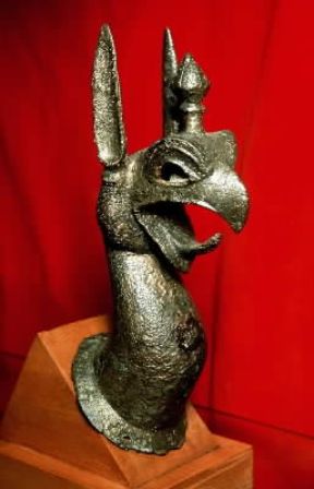 Grifo. Protome di grifo in bronzo, dal santuario di Zeus a Olimpia.Olimpia, Museo