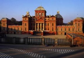 Piemonte. Esempio di castello di origine medievale ampiamente rimaneggiato nel Settecento a Racconigi e a Rivoli.De Agostini Picture Library/M. Leigheb