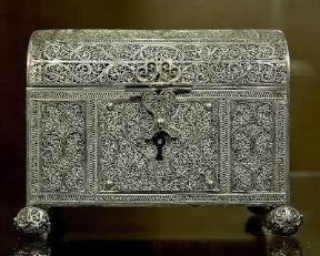 Argento. Cofano in filigrana d'argento indo-portoghese (Lisbona, Museu de Arte Antiga).De Agostini Picture Library/A. Dagli Orti
