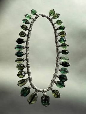 Collana in platino con diamanti e smeraldi (sec. XX).De Agostini Picture Library / A. Dagli Orti