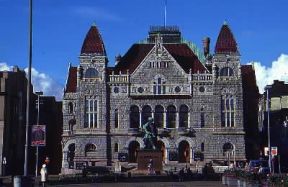 Helsinki. La facciata del Teatro Nazionale.De Agostini Picture Library / C. Bertinetti