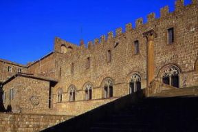 Palazzo . Il palazzo papale a Viterbo.De Agostini Picture Library/G. Berengo Gardin