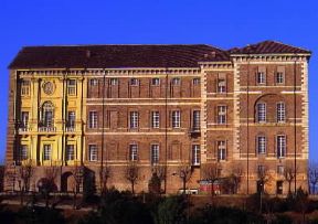 Piemonte. Esempio di castello di origine medievale ampiamente rimaneggiato nel Settecento a Racconigi e a Rivoli.De Agostini Picture Library/G. Cigolini