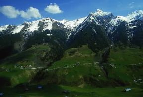 Svizzera. Paesaggio del Cantone dei Grigioni che ospita alcune delle cime piÃ¹ alte delle Alpi Lepontine e Retiche.De Agostini Picture Library/A. Vergani